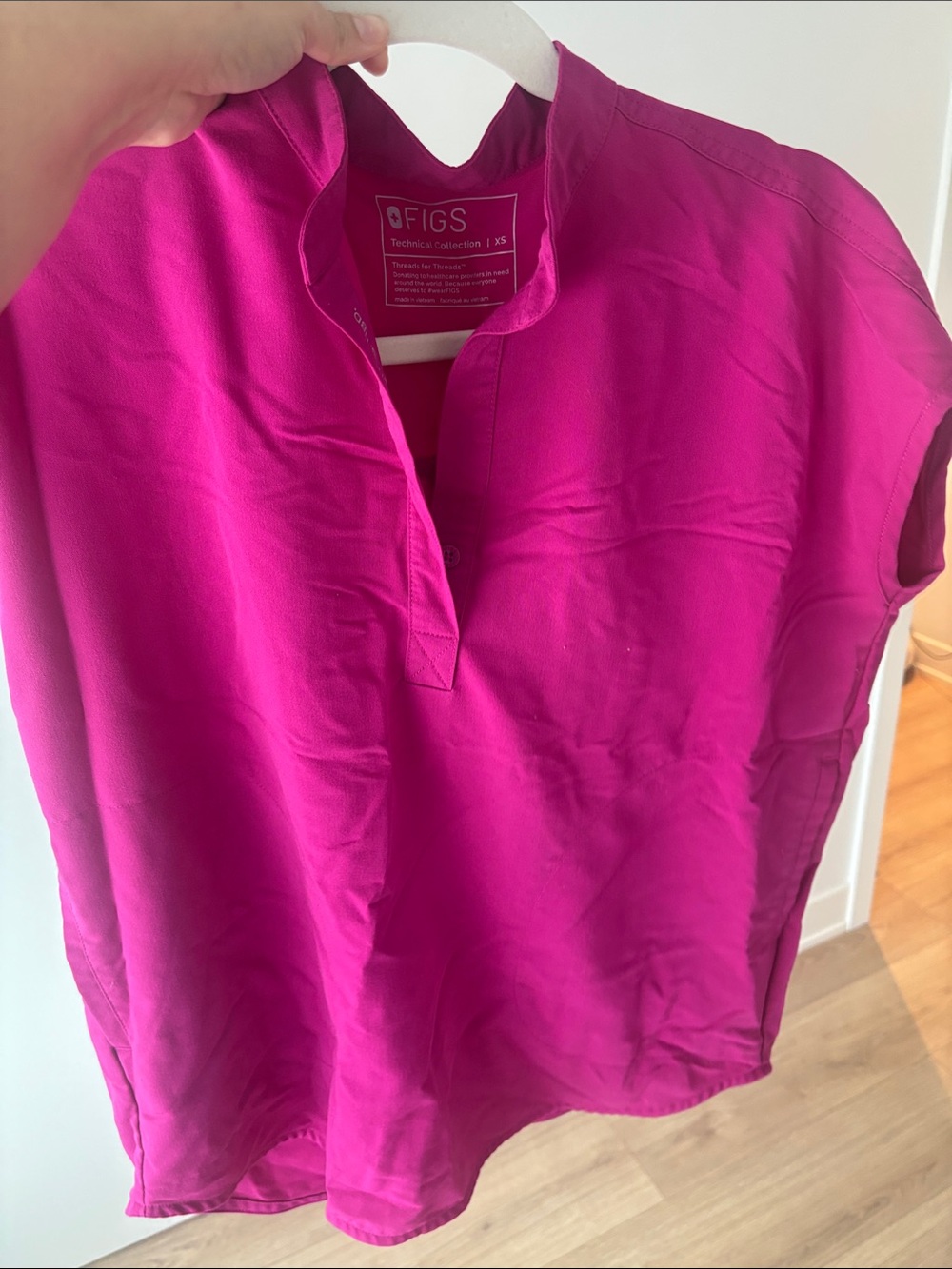 FIGS Women’s Hot Pink Tunic Scrub Top xs (runs Medium) and pants Medium set